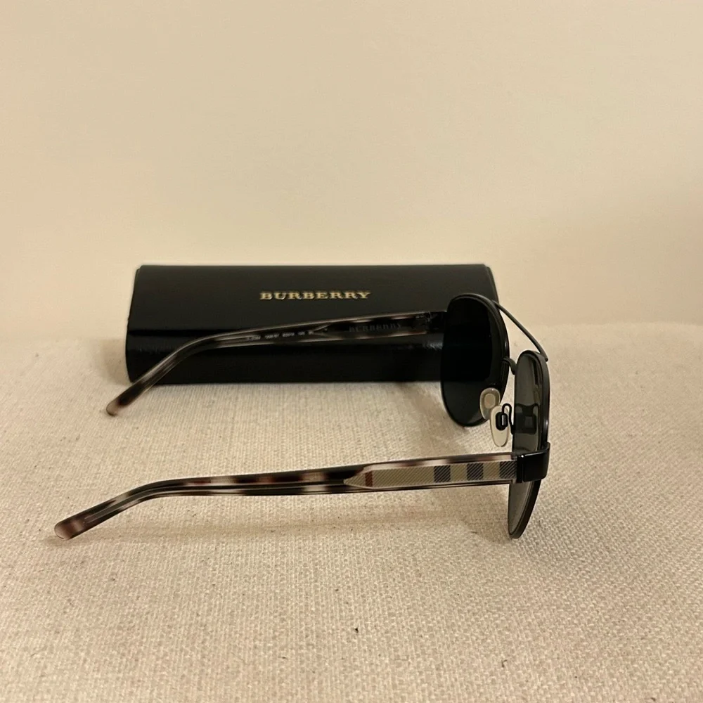 Burberry Aviators - Picture 2 of 7
